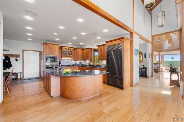 8944 Tibbitts RD, New Hartford, NY 13413