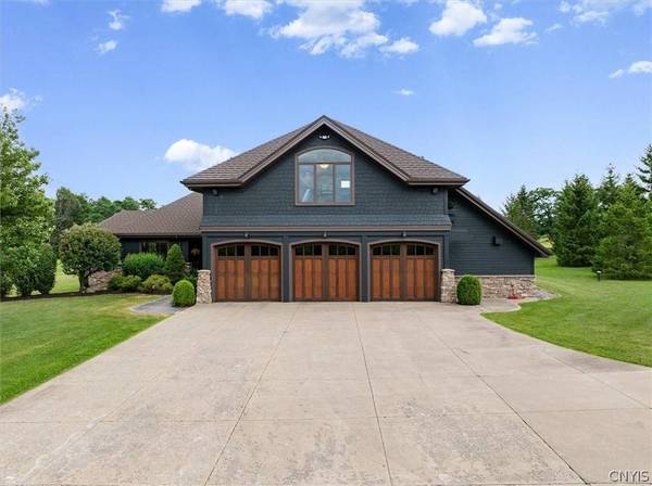 8944 Tibbitts RD, New Hartford, NY 13413
