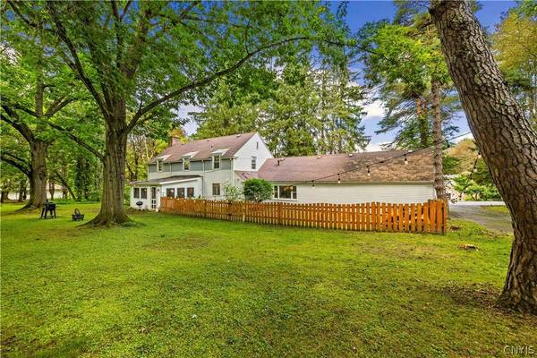 30 Jordan RD, New Hartford, NY 13413