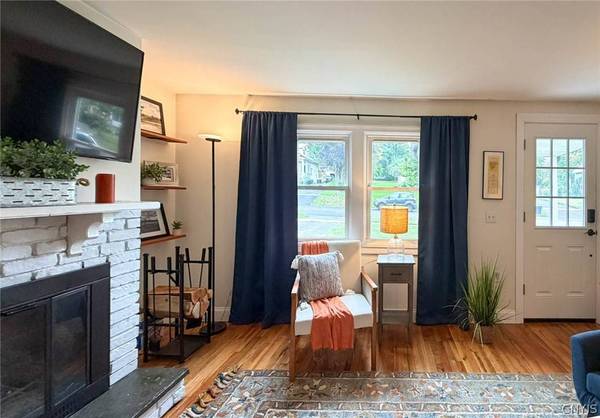 33 Hillside AVE, New Hartford, NY 13413