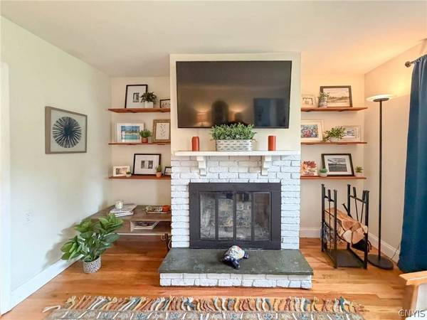 33 Hillside AVE, New Hartford, NY 13413
