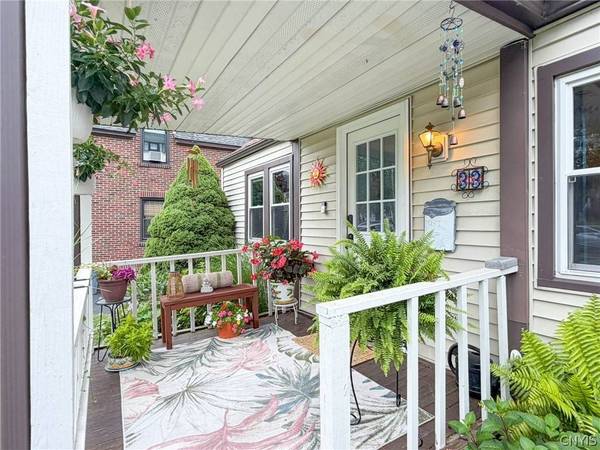 33 Hillside AVE, New Hartford, NY 13413
