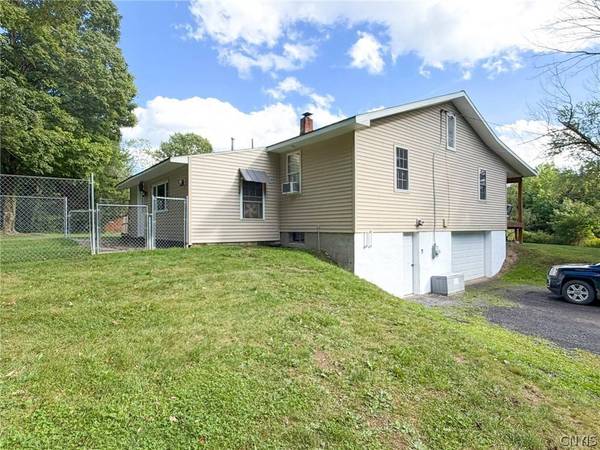 8665 E Floyd RD, Holland Patent, NY 13354
