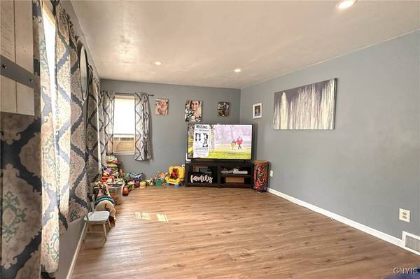 6653 Irish RD, Marcy, NY 13403