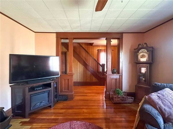 3 Glendale PL, Herkimer, NY 13350