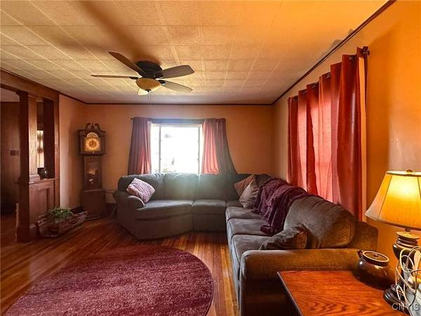 3 Glendale PL, Herkimer, NY 13350