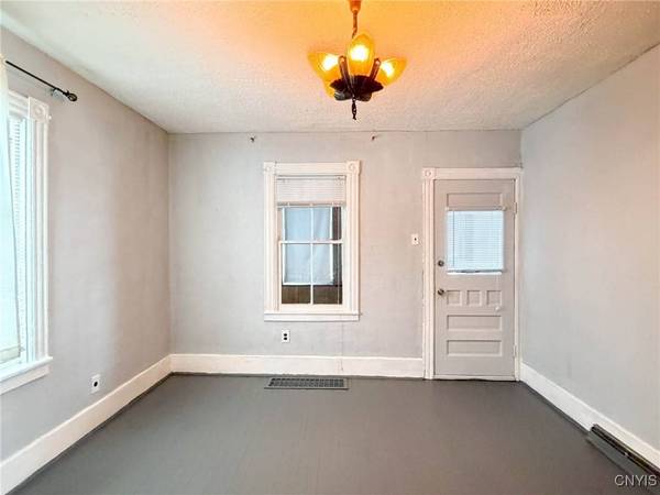 16 1st ST, Yorkville, NY 13495