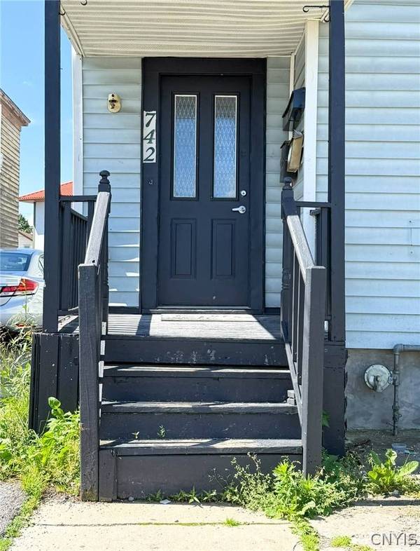 742 Jay ST, Utica, NY 13501