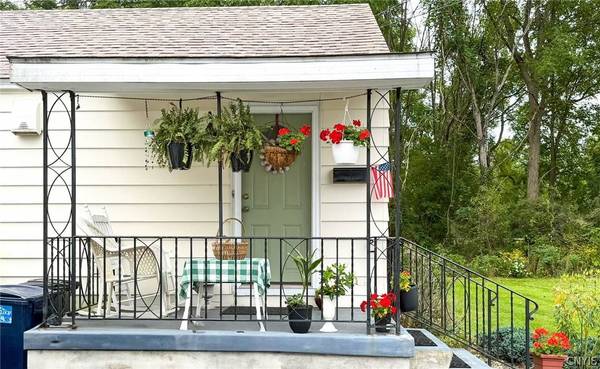 11 Clarey AVE, Clark Mills, NY 13321