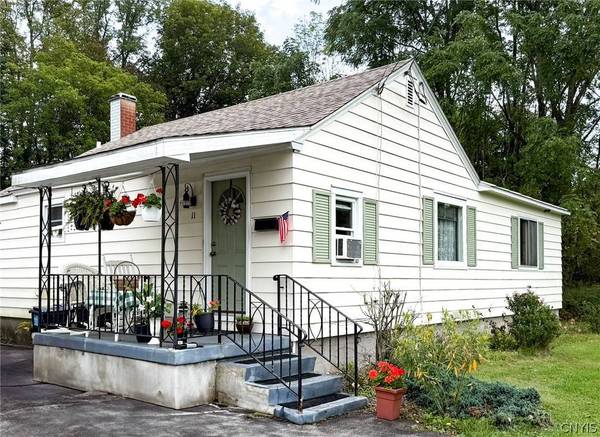 11 Clarey AVE, Clark Mills, NY 13321