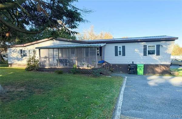 3 Arbor PL, Sauquoit, NY 13456