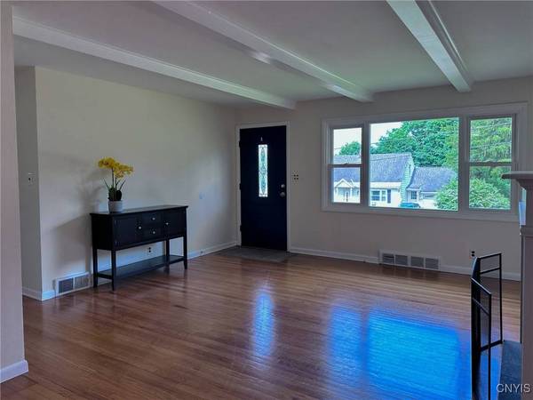 2 Claridge CT, New Hartford, NY 13413