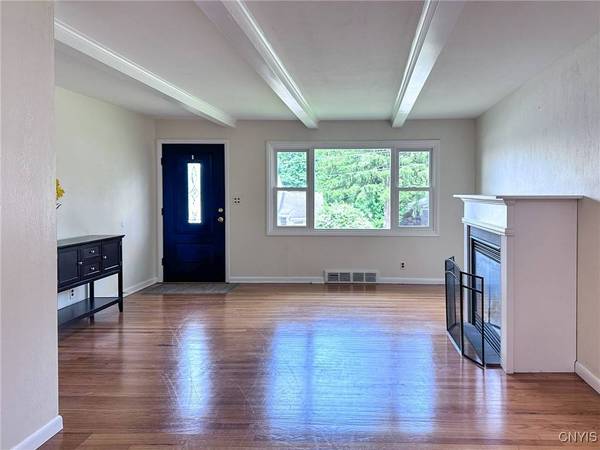 2 Claridge CT, New Hartford, NY 13413