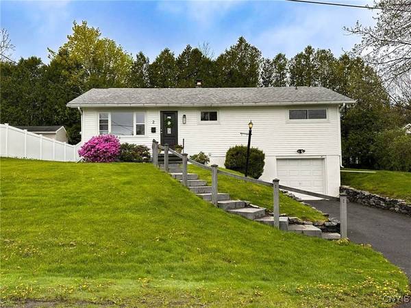 2 Claridge CT, New Hartford, NY 13413