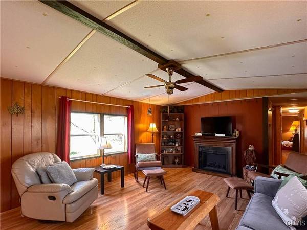 1 Pheasant RD, Clayville, NY 13323