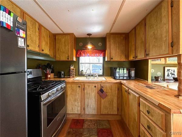 1 Pheasant RD, Clayville, NY 13323