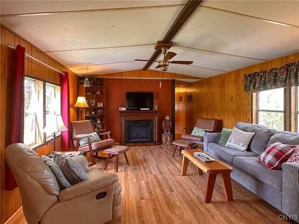 1 Pheasant RD, Clayville, NY 13323