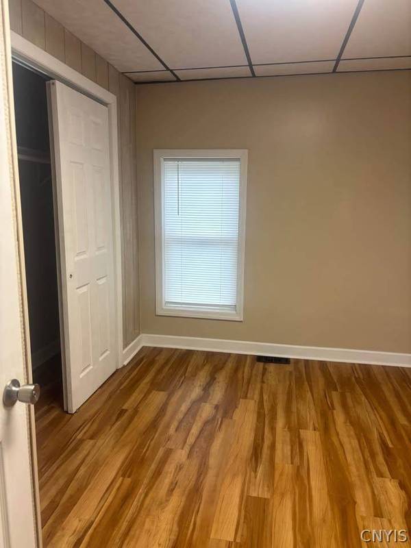 8 Clinton ST, New York Mills, NY 13417