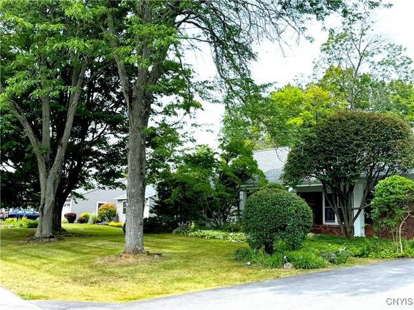 6 Hubbardton RD, New Hartford, NY 13413