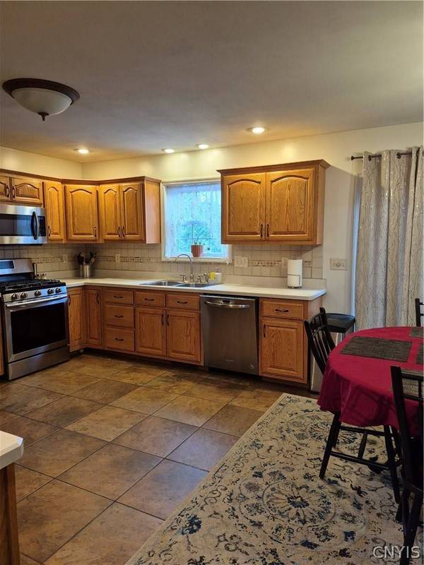 110 Cedarcrest LN, Oneida, NY 13421