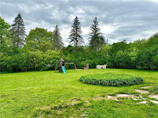 215 Washington DR, New Hartford, NY 13413