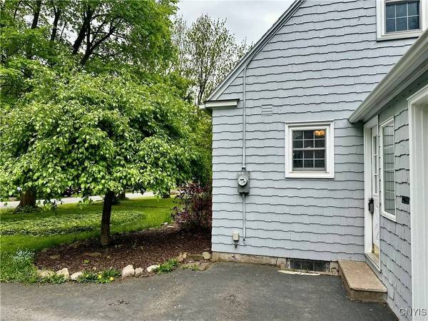 215 Washington DR, New Hartford, NY 13413