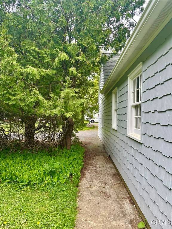 215 Washington DR, New Hartford, NY 13413