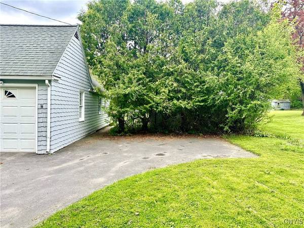 215 Washington DR, New Hartford, NY 13413