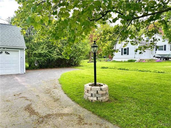 215 Washington DR, New Hartford, NY 13413