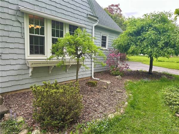 215 Washington DR, New Hartford, NY 13413