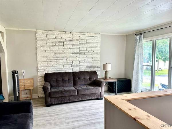 402 Northrup DR, Utica, NY 13502