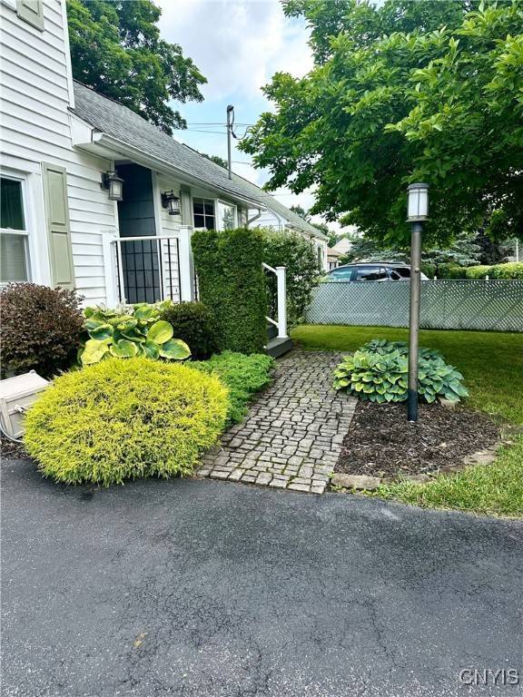 22 Burr AVE, New York Mills, NY 13417