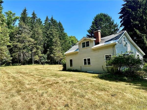 8815 Paris Hill RD, Sauquoit, NY 13456