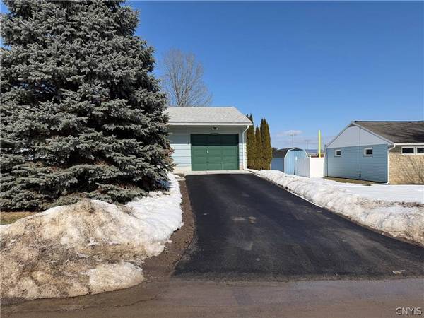5 Huxford PL, Whitesboro, NY 13492