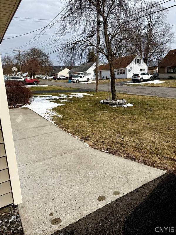 427 Van Roen RD, Utica, NY 13502