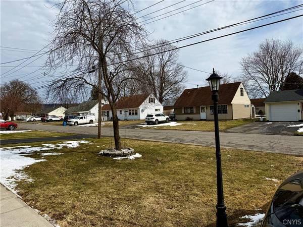 427 Van Roen RD, Utica, NY 13502