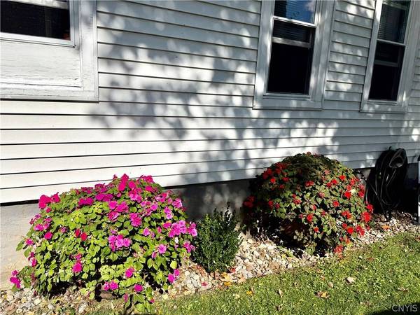 3761 Oneida ST, New Hartford, NY 13413