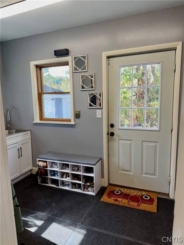 3761 Oneida ST, New Hartford, NY 13413