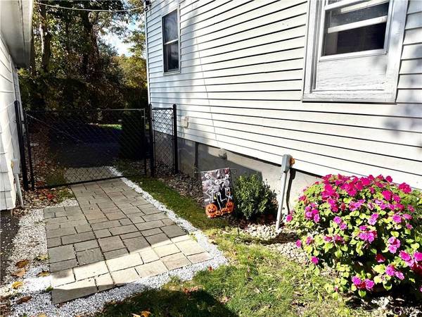 3761 Oneida ST, New Hartford, NY 13413