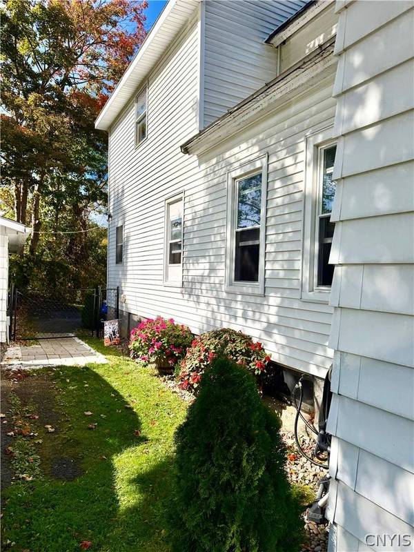 3761 Oneida ST, New Hartford, NY 13413