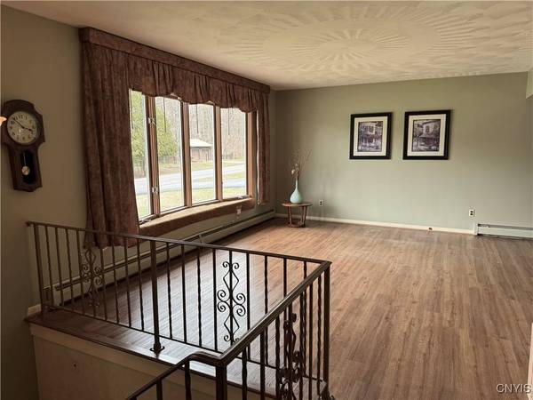 5836 Linda DR, Marcy, NY 13403