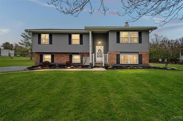 4 Frederick DR, New Hartford, NY 13413