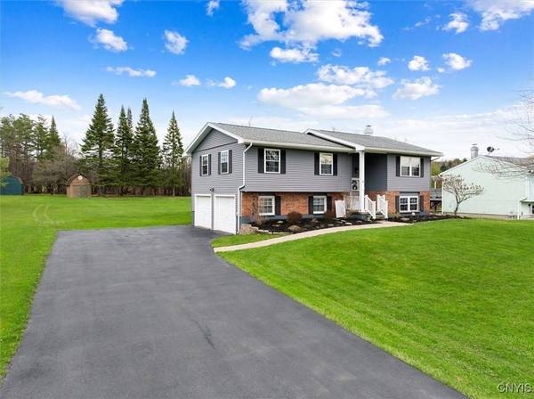 4 Frederick DR, New Hartford, NY 13413