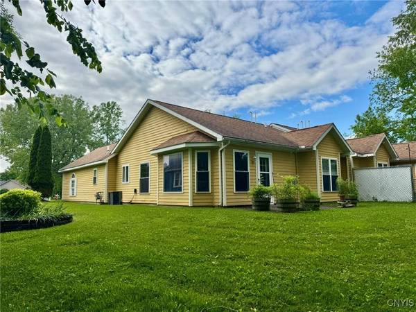 25 Fair Meadow LN, Clinton, NY 13323
