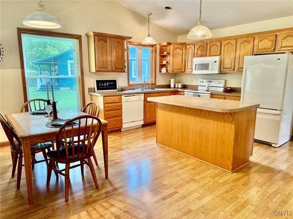 25 Fair Meadow LN, Clinton, NY 13323
