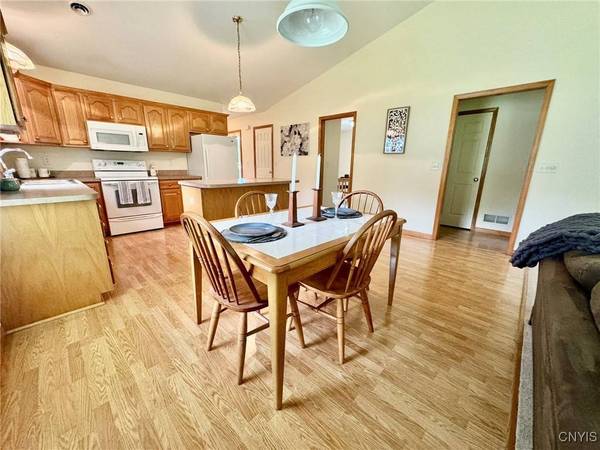 25 Fair Meadow LN, Clinton, NY 13323