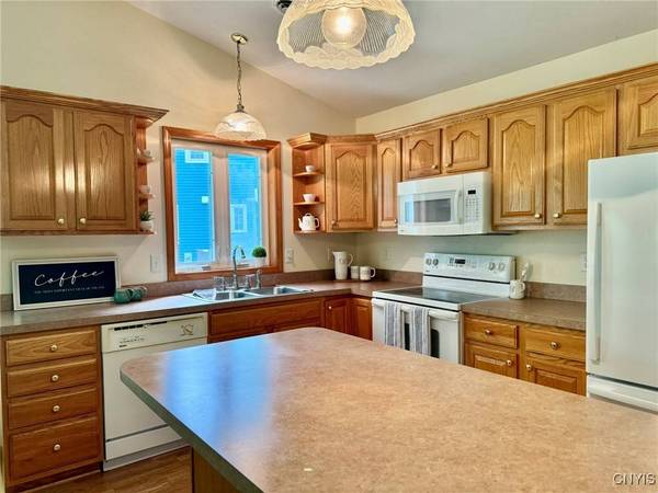 25 Fair Meadow LN, Clinton, NY 13323