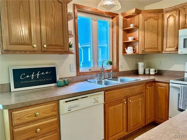 25 Fair Meadow LN, Clinton, NY 13323