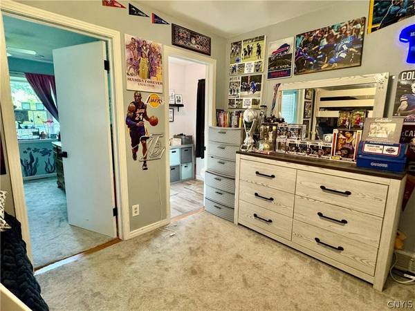 8570 Clark Mills RD, Whitesboro, NY 13492