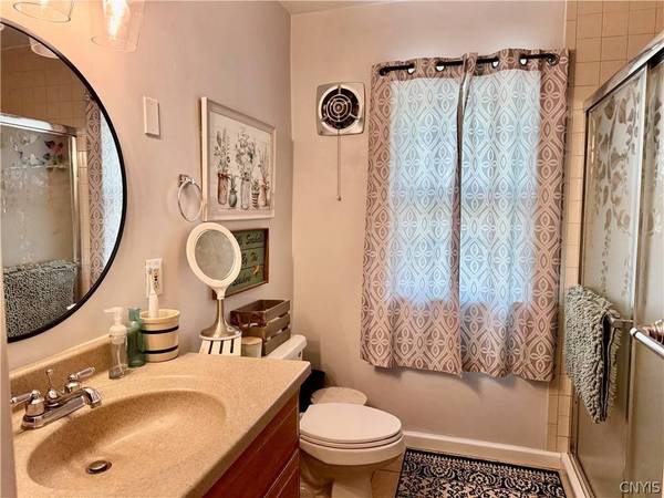 8570 Clark Mills RD, Whitesboro, NY 13492